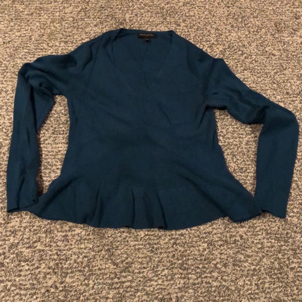 Women’s vneck peplum sweater